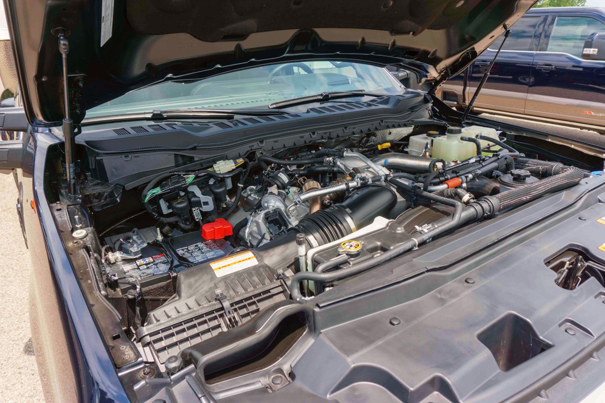 Ford F350 Super Duty Truck 6.8L TURBO Engines (2023)