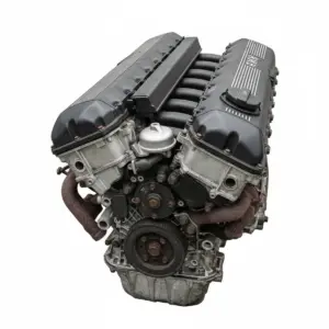 Moteur BMW 325i (2.5L), exc. Xi; M56 (256S6 engine, SLEV, engine oil filler cap RH side of rocker cover) Essence 2003 OEM